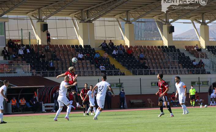 TFF Misli.com 2. Lig Beyaz grupta mücadele eden Anagold 24Erzincanspor,