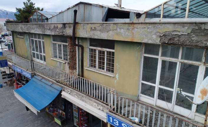 Erzincan’da acele kamulaştırma kararı alınan 13 Şubat Çarşısı yıkılacak.