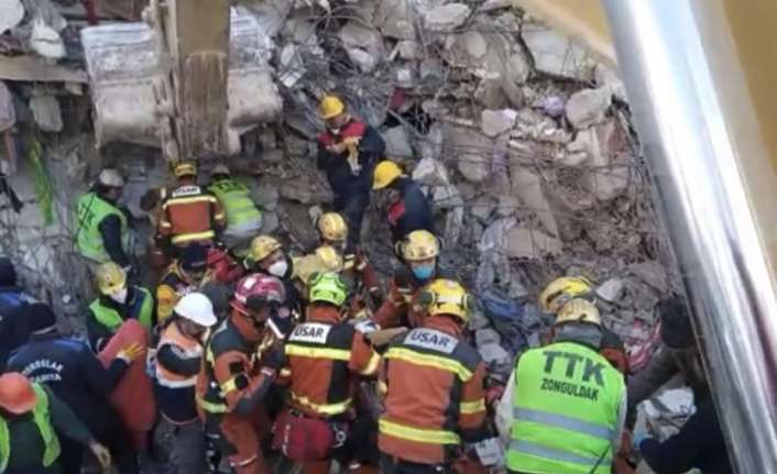 Hatay'da enkaz altında kalan