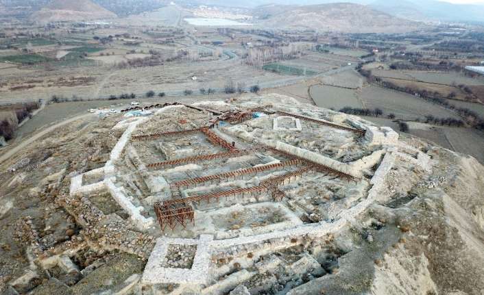Erzincan’da tarihi İpek Yolu üzerindeki 2 bin 900 yıllık Altıntepe