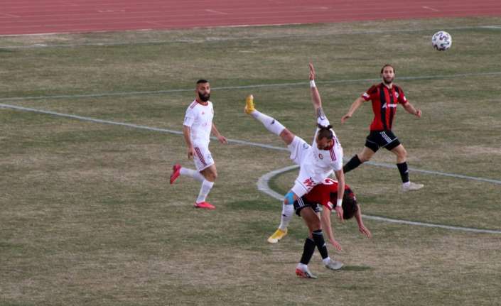 2. Lig Beyaz Grup 31. hafta karşılaşmasında 24Erzincanspor kendi evinde