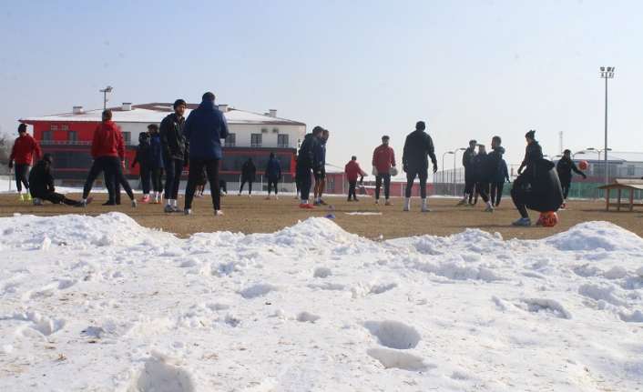 TFF 2. Lig Beyaz Gurupta mücadele eden 24Erzincanspor 2. devre