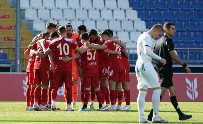 TFF 2. Lig Beyaz gurupta mücadele eden 24Erzincanspor Ziraat Türkiye