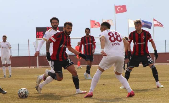 TFF 2. Lig Beyaz Grupta mücadele eden 24Erzincanspor İnegöl sporu