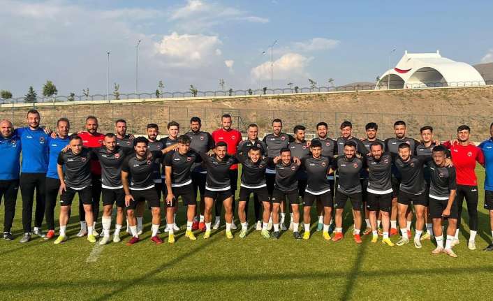 2023-2024 Sezon hazırlıklarını sürdüren 24Erzincansporda kamp sonuçlarını değerlendiren Teknik Direktör