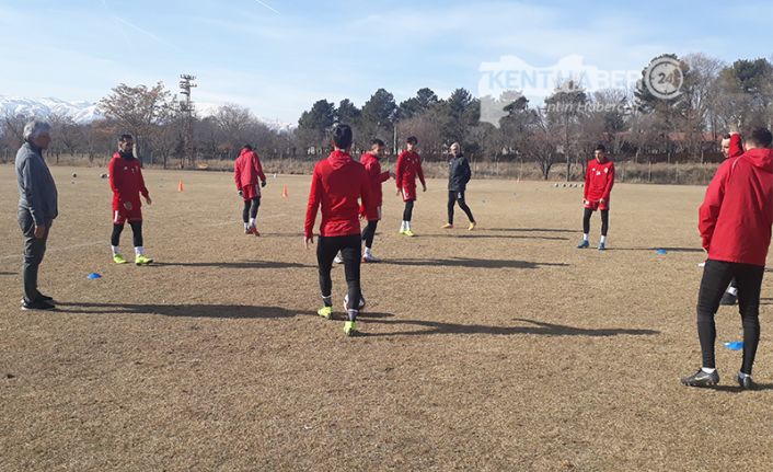 TFF 3. Lig 1. Grupta şampiyonluk mücadelesi veren Anagold 24Erzincanspor,