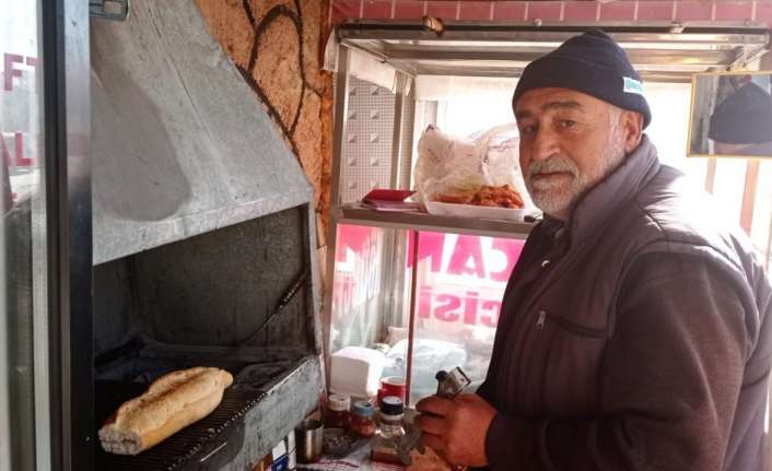 Erzincan’ın Tercan ilçesine bağlı Mercan Beldesine 34 yıldır köfte ekmek