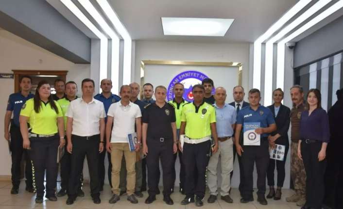 Erzincan’da sürücü kursunu başarıyla tamamlayan 362 emniyet personeli sertifika aldı.