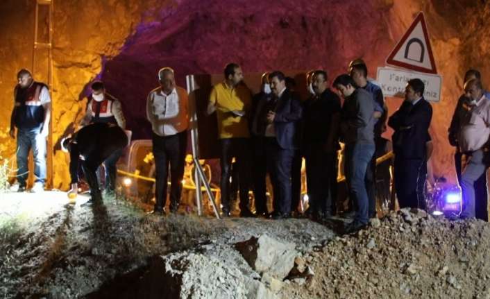 Erzincan’ın Kemaliye ilçesinde 5 kişinin hayatını kaybettiği kaza mahallinde Vali