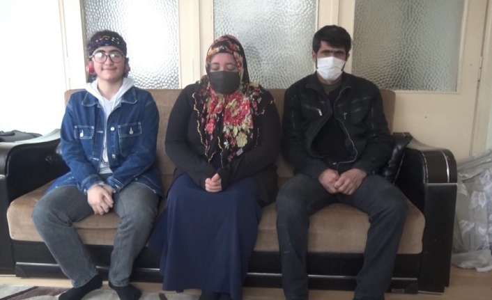 Erzincan’da yaşayan Yıldız ailesinin kızları Yağmur’un (17) kulaklarında, henüz 7