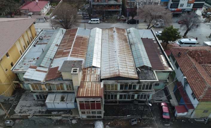 Erzincan’da acele kamulaştırma kararı alınan 13 Şubat Çarşısı yıkılacak.