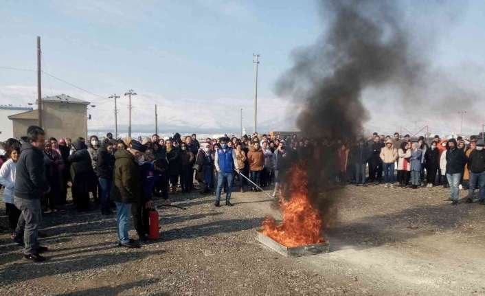 Erzincan’da AFAD personeli tarafından temel afet bilinci ve yangın eğitimleri