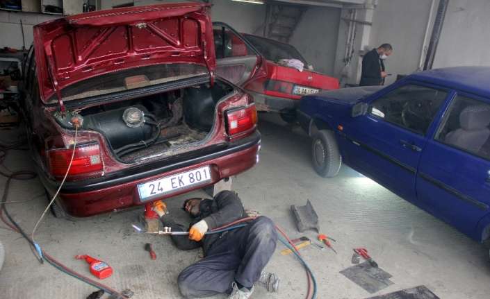 Afganistan’daki iç savaş sebebiyle 8 yıl önce Türkiye’ye gelip Erzincan’a