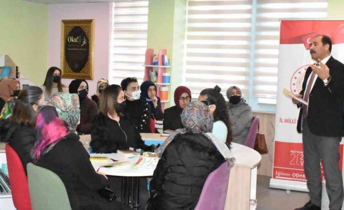 Erzincan’da Aileler Kitapla Buluşuyor, Okul Kütüphaneleri Canlanıyor Projesinin tanıtımı yapıldı.