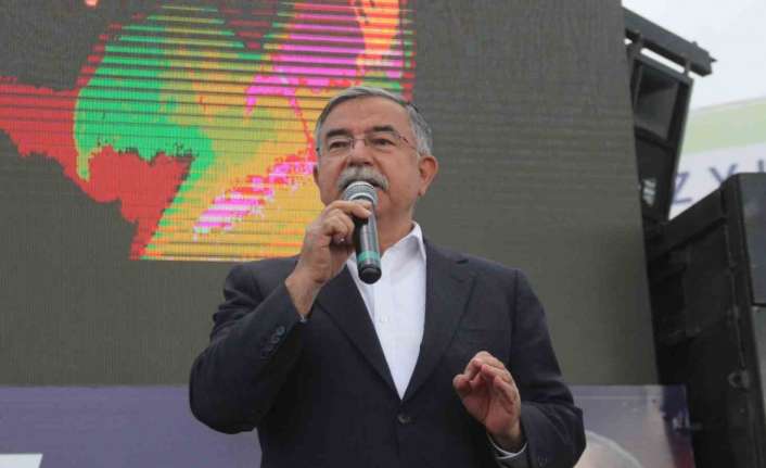 AK Parti Grup Başkanı İsmet Yılmaz, seçim çalışmaları çerçevesinde Erzincan’a