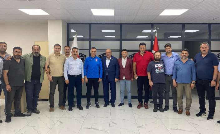 AK Parti Erzincan Milletvekili Süleyman Karaman 24Erzincanspor tesisleri ziyaret ederek
