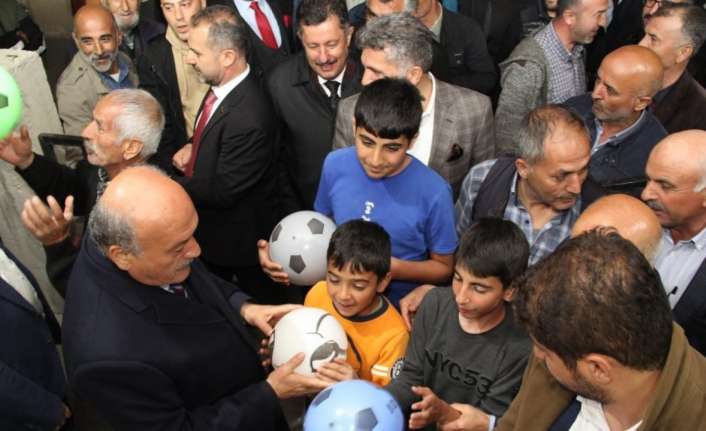 AK PARTİ MİLLETVEKİLLERİ SEÇİM ÇALIŞMALARINA KÖYLERDE DEVAM EDİYOR