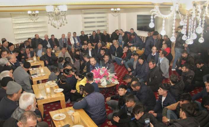 AK PARTİ TEŞKİLATLARI AKYAZI’DA VATANDAŞLARLA BİR ARAYA GELDİ
