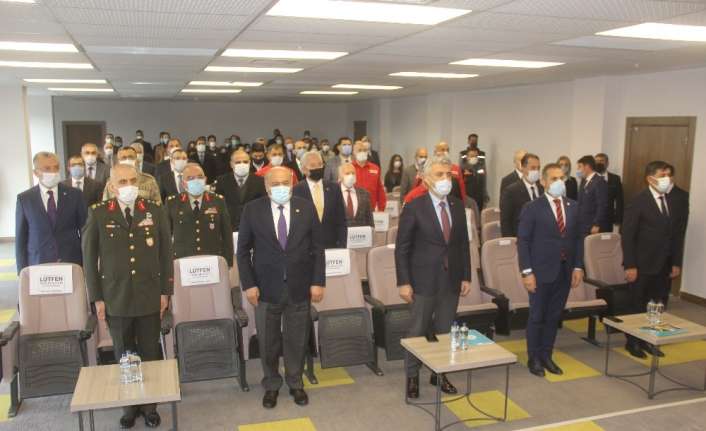 Erzincan’da düzenlenen “Depremsiz Yaşam” projesinin kapanış programına katılan AKUT Başkanı