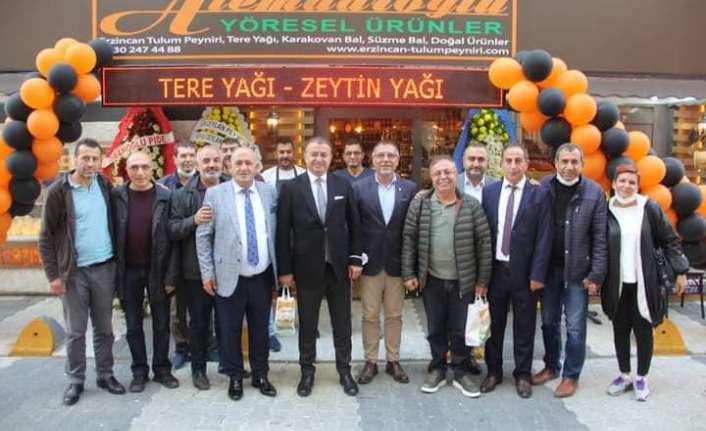 İstanbul Maltepe'de açılışı gerçekleştirilen Alemdaroğlu Yöresel Ürünler mağazası sahibi Şefik