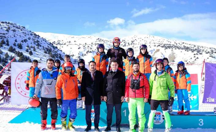 Erzincan’da Türkiye Kayak Federasyonun