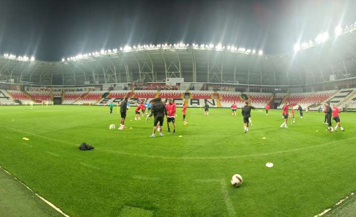 Anagold 24Erzincanspor’da hafta içi mesaisi TFF 2. Lig Kırmızı Grupta mücadele eden Anagold 24Erzincanspor, ligin