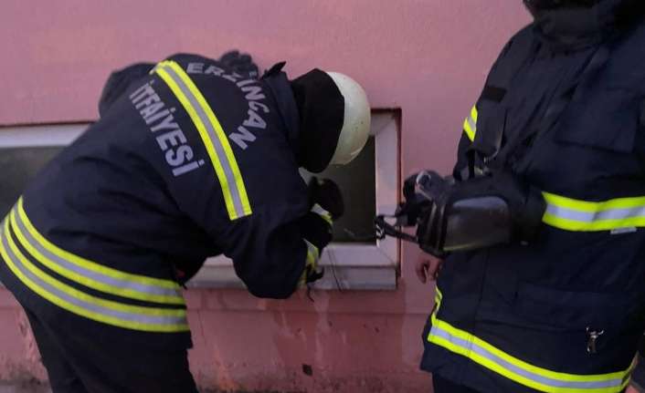 Erzincan’da bir apartmanın bodrum katında çıkan yangın itfaiye ekiplerince büyümeden