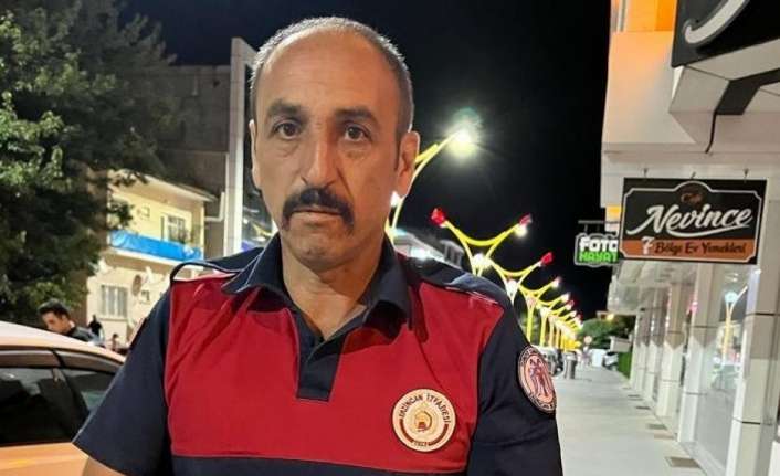 Erzincan’da bir araçta sıkışan yavru kedi, itfaiye ekiplerinin çalışması sonucu