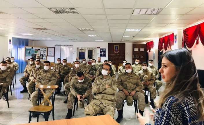 Erzincan İl Sağlık Müdürlüğü ekiplerince askerlere tütün mamullerinin zararları hususunda