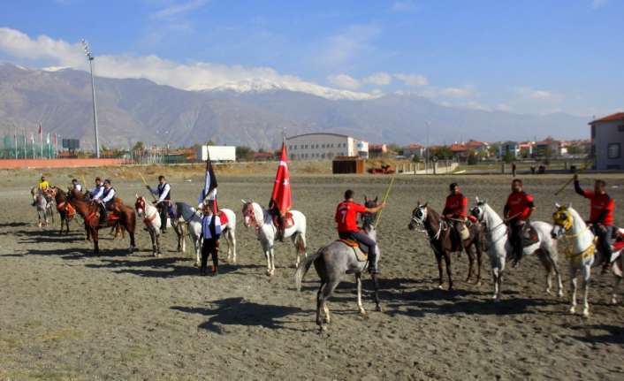 Korona virüs salgını dolayısıyla ara verilen cirit müsabakaları normalleşme sürecinin