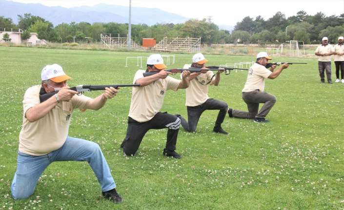 Erzincan Belediyesinin kaçan kurbanlıkları yakalamak amacıyla kurduğu kurban timi antrenmanlarına