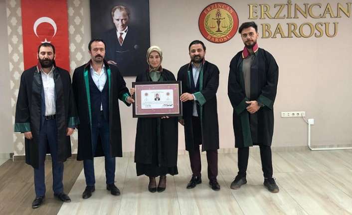 Erzincan Barosunda gerçekleştirilen avukatlık ruhsatnamelerini takdim töreninde konuşan Erzincan Barosu