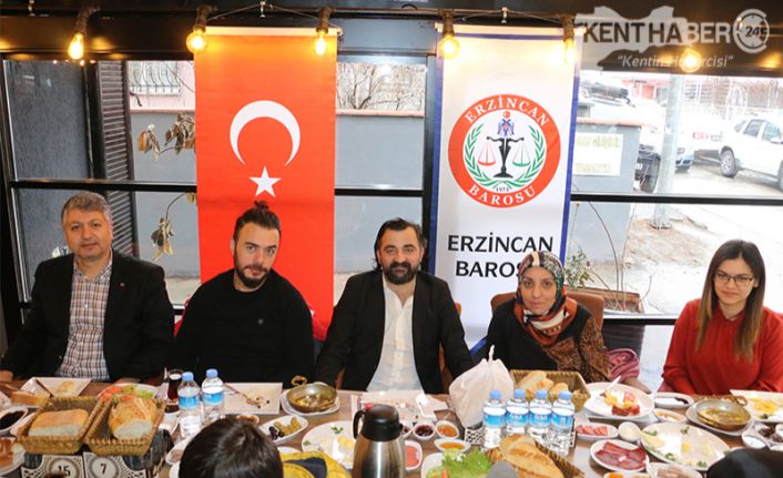 Her yıl geleneksel hale getirilen Stajyer avukatlar ile Erzincan Barosu
