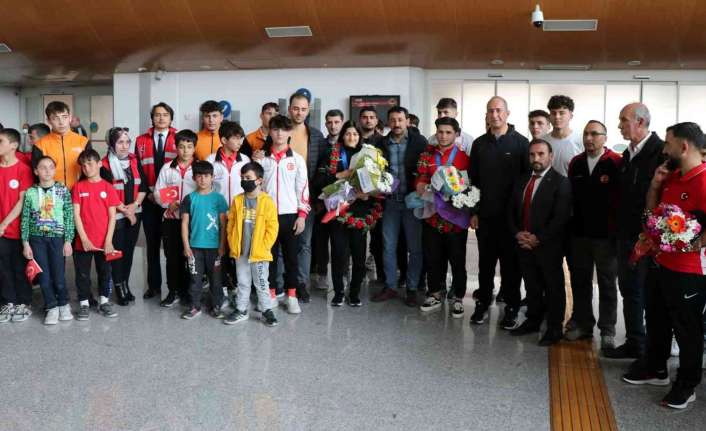 Bulgaristan’da düzenlenen 23 Yaş Altı Avrupa Güreş Şampiyonasında kadınlar 57