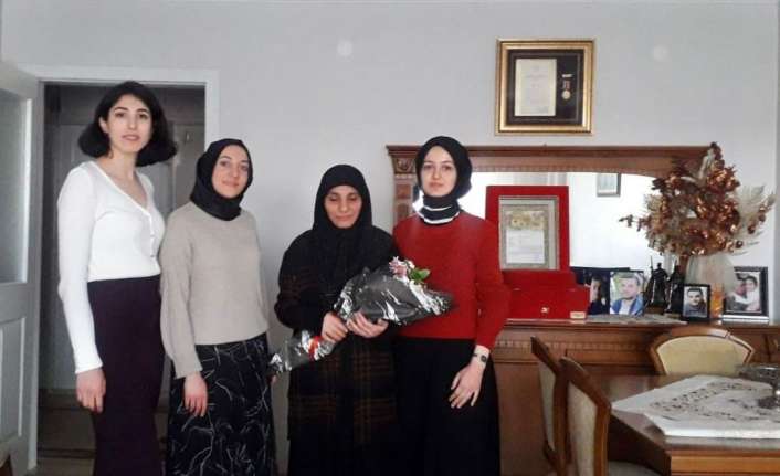 Erzincan Barosuna mensup avukatlar şehit ailesini ziyaret etti.
