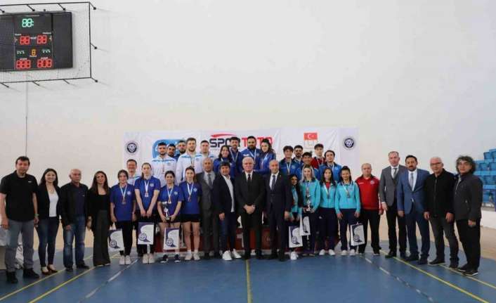 BADMİNTON SPOR MÜSABAKALARI SONA ERDİ