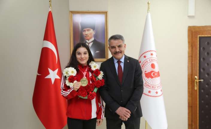 Üniversite öğrenimini Erzincan’da sürdüren Tuncelili sporcu Erivan Barut, 50 kiloda