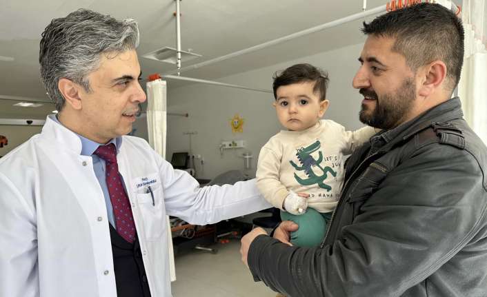 Başhekim hasta ve nöbetçi personeli ziyaret ederek bayramlaştı Erzincan Mengücek Gazi Eğitim ve Araştırma Hastanesi başhekimi Prof. Dr.