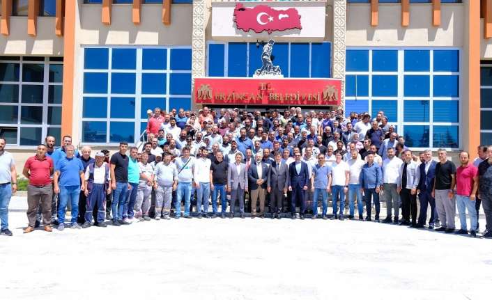 Belediye Başkanı Bekir Aksun Belediyede çalışan Kadrolu İşçiler ve 696