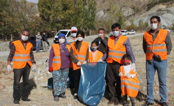 Erzincan’da Keklikkayası köyü sakinleri ile Erzincan Belediyesi Temizlik İşleri Müdürlüğü