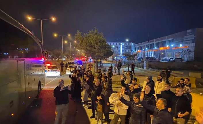 Türkiye’yi yasa boğan deprem afetinin ardından Erzincan’dan 32 çarşı ve