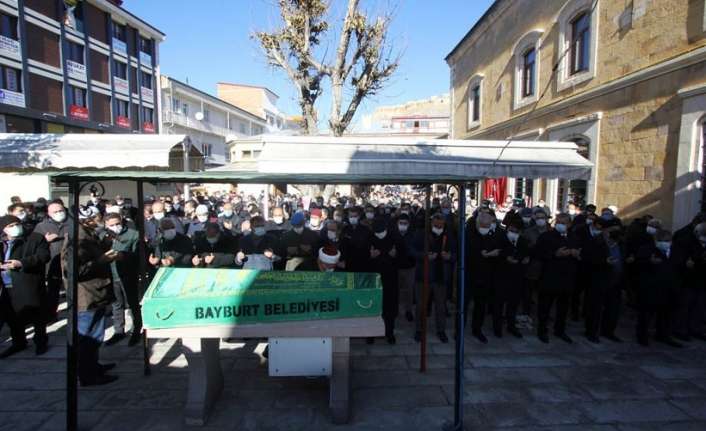 Bayburt Belediye Başkanı Hükmü Pekmezci’nin dün vefat eden oğlu Necati