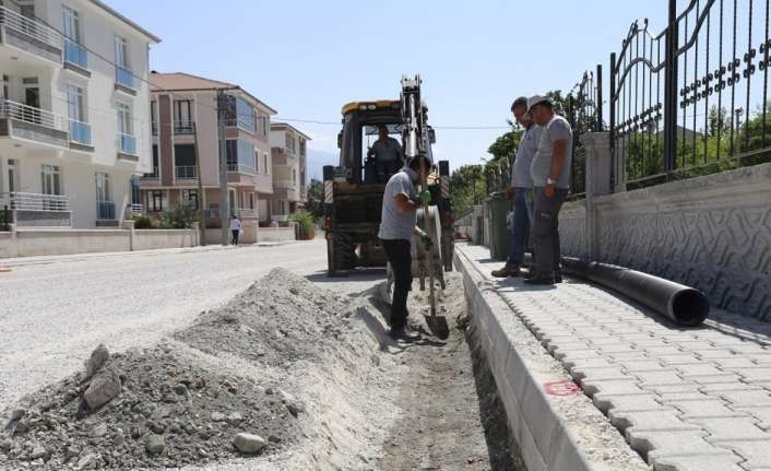 Erzincan Belediyesi Fen İşleri Müdürlüğü ekipleri çalışmalarına haftanın yedi günü