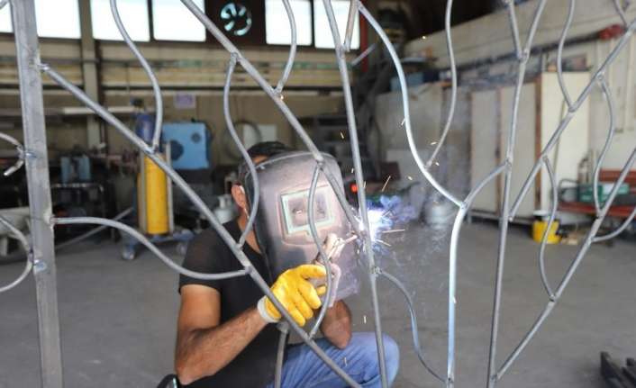 Erzincan Belediyesi Destek Hizmetleri Müdürlüğü imalat atölyeleri çalışmalarını aralıksız devam