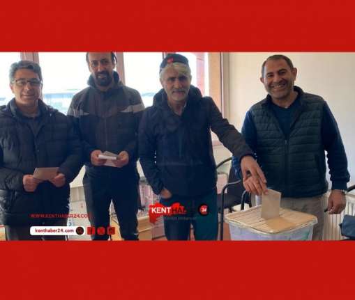 Hafta sonu tatil için referandum oylaması yapan Berberler ve Kuaförler