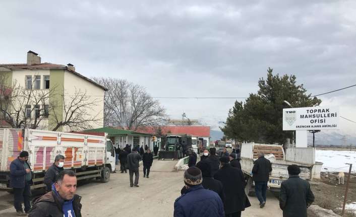 Erzincan’da yüzde 45 indirimli arpa almak isteyen besiciler, TMO’ya akın