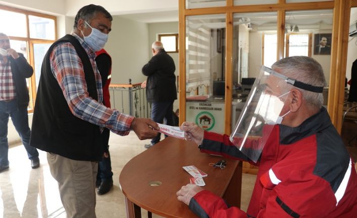Türk Kızılay Erzincan Şubesi Korona virüs salgınından dolayı işyerini kapatan