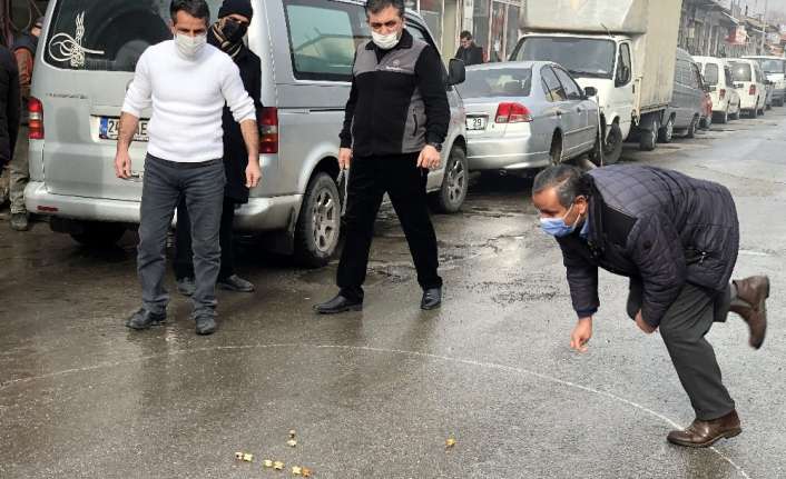 Unutulmaya yüz tutmuş olan binlerce yıllık aşık oyununu, Erzincan’da esnaf