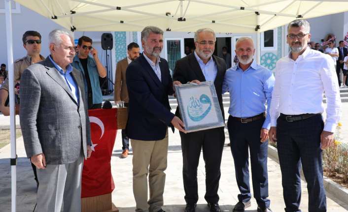 Binali Yıldırım, Çakıroğlu Camii ve Kur'an Kursu'nun Açılışını Yaptı Erzincan önceki dönem Belediye Başkanı Yüksel Çakır tarafından, Erzincan Demirkent