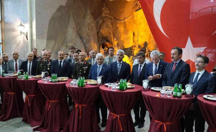 Memleketi Erzincan’da düzenlenen bayramlaşma programına katılan AK Parti Genel Başkanvekili